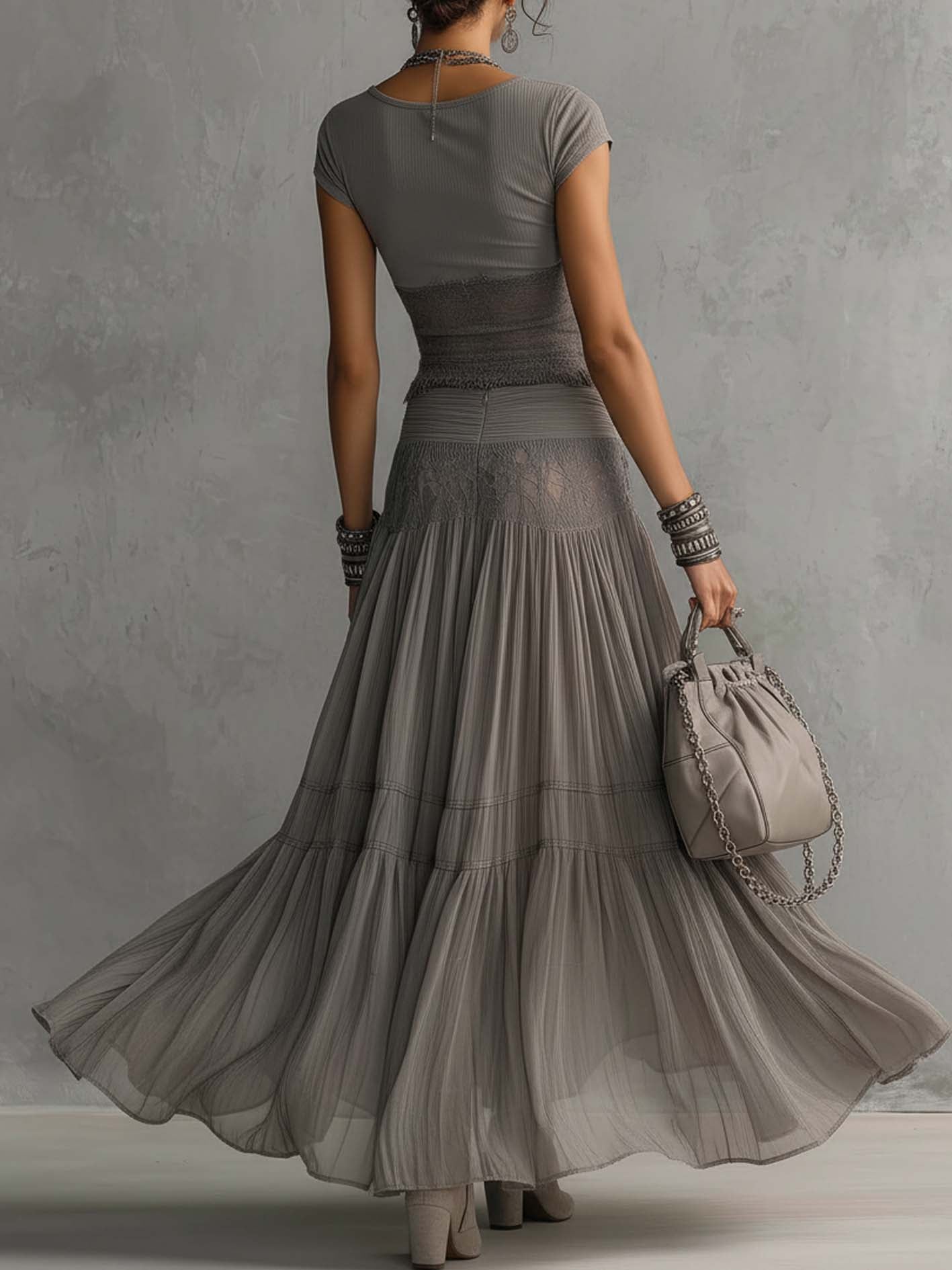 Conjunto de Top de Encaje Transparente Gris y Falda Maxí Plisada