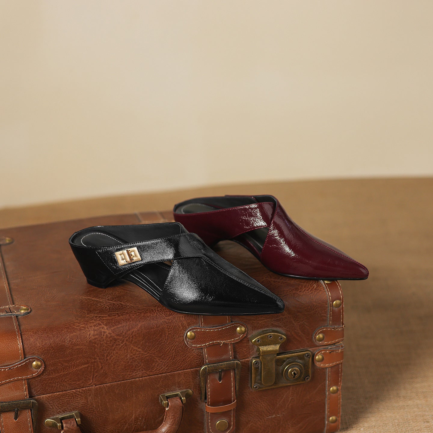 EYLA | Mules de Cuero Genuino
