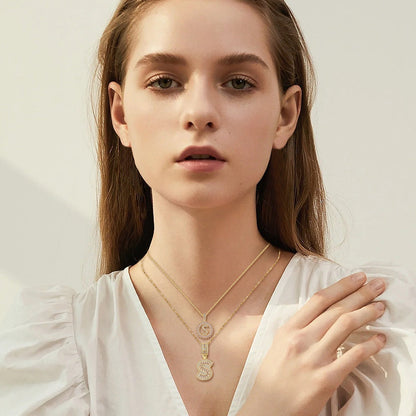 PRINCESA | Collar con inicial de letra pavé Oro