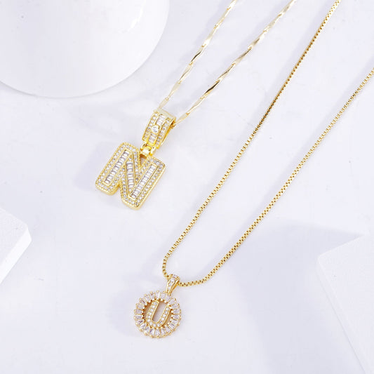 PRINCESA | Collar con inicial de letra pavé Oro