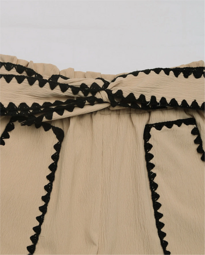 Pantalones Cortos Beige de Cintura Alta con Cinturón