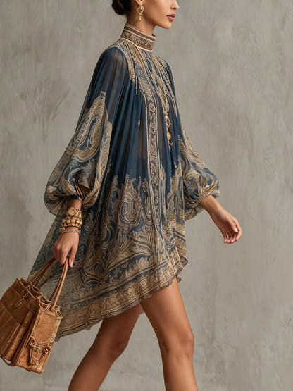 Vestido Mini de Chiffon Irregular de Cuello Alto con Estampado Barroco en Azul Marino