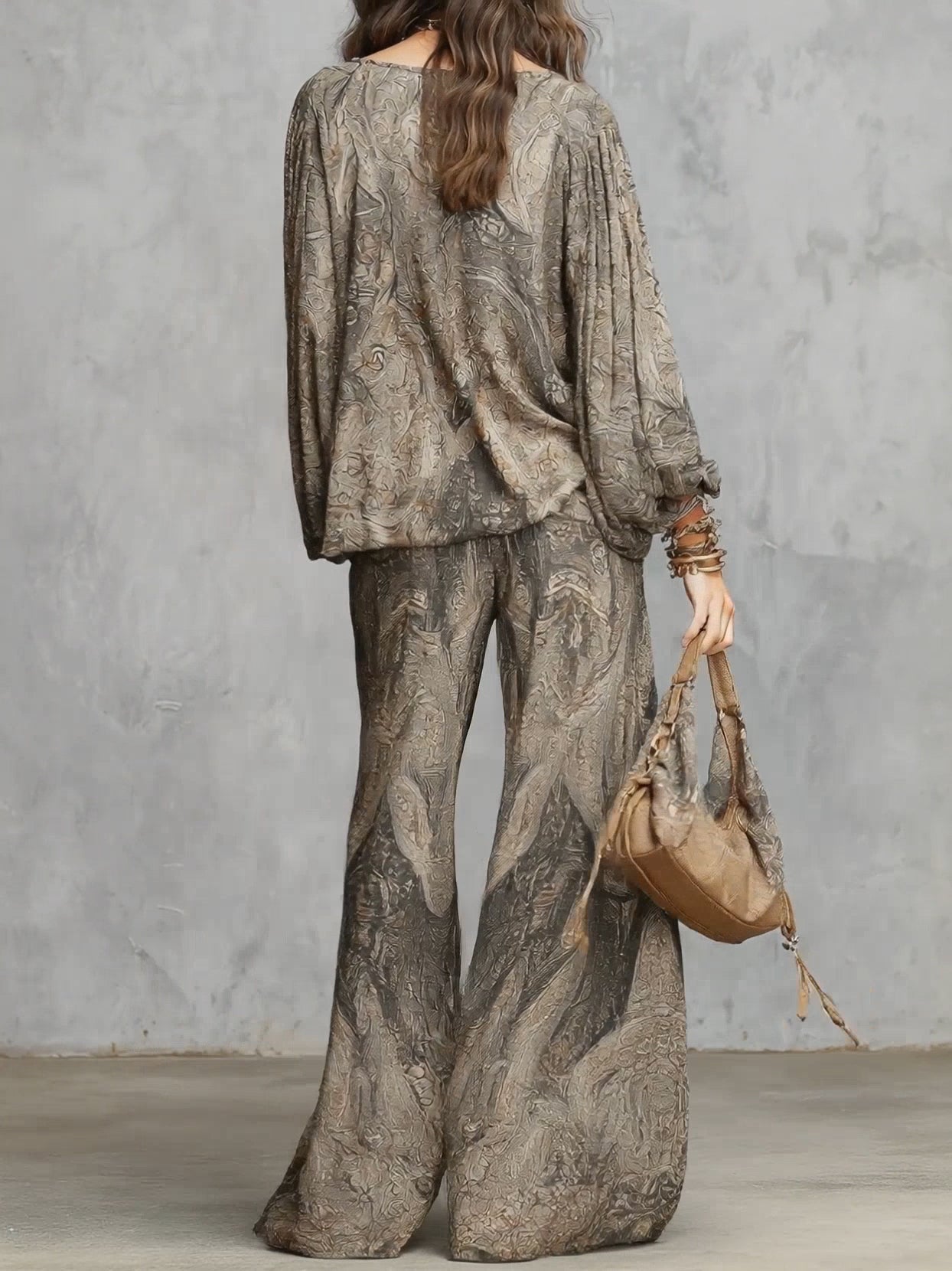 Top de Manga Lantern con Patrón Paisley Gris y Traje de Pantalones de Pierna Ancha