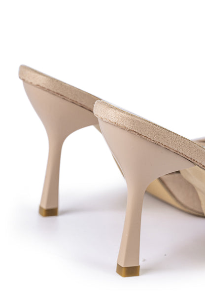 Sandalias de tacón alto con punta afilada adornadas con strass